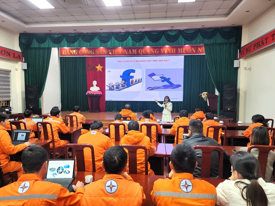 Công ty Điện lực Sơn La bồi dưỡng nâng cao tư duy truyền thông hiện đại trong bối cảnh số hóa